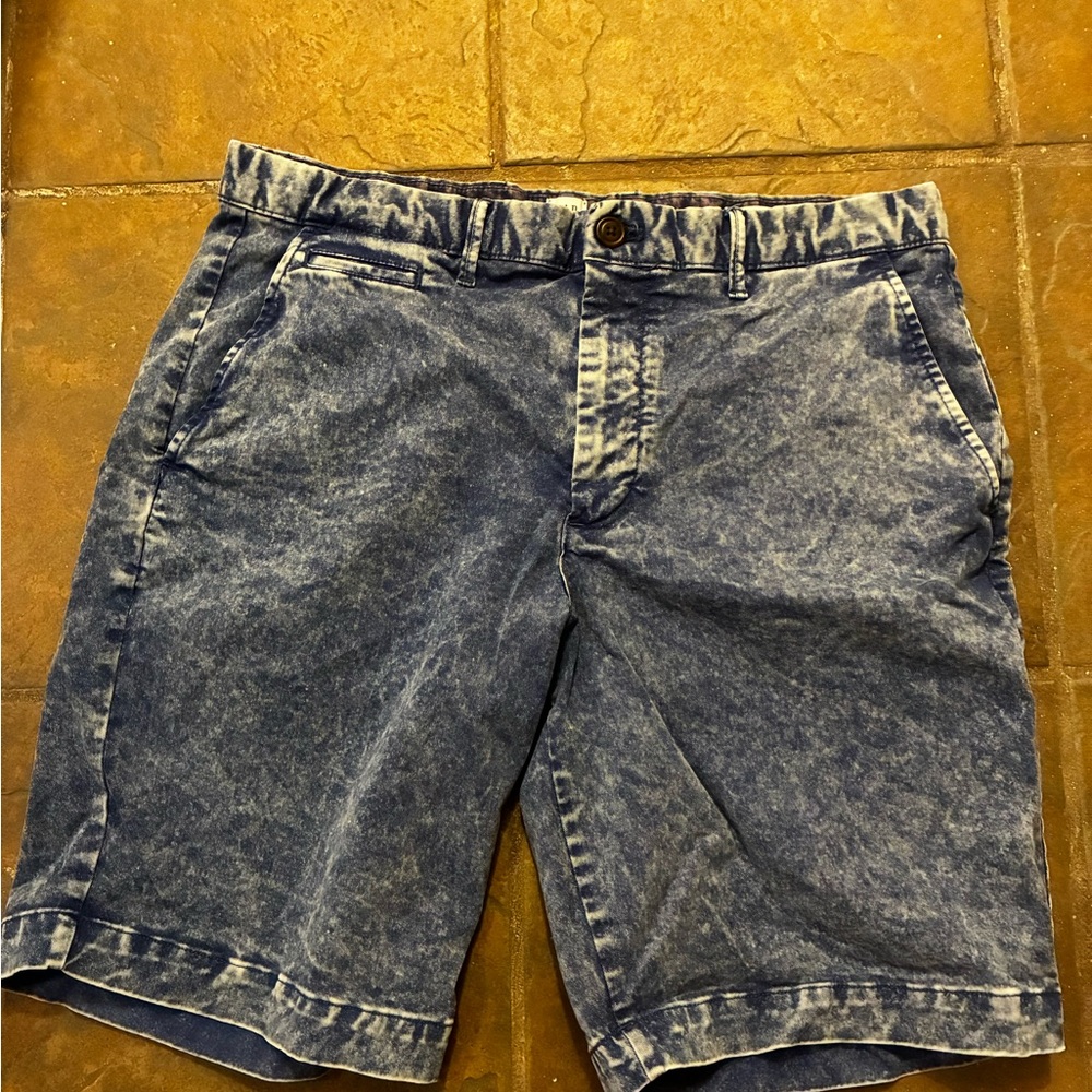 GAP Acid Wash Blue flat front Shorts size 33